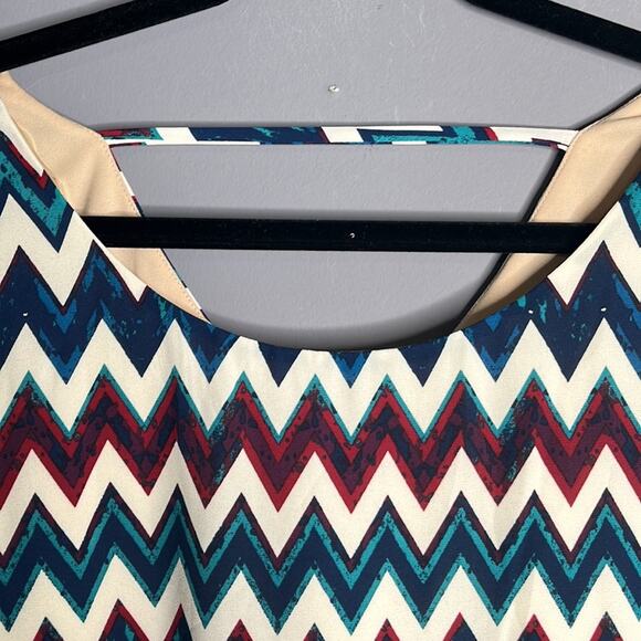 Speechless Green and Red Zigzag Print Roll Tab Sleeve Dress Size Medium - Picture 4 of 10